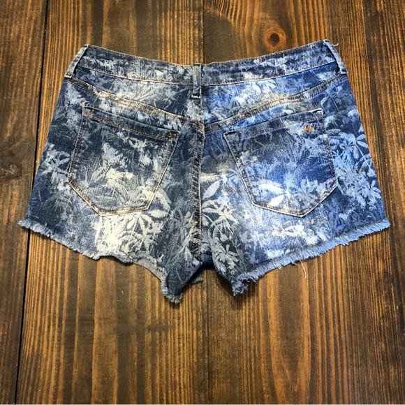 Jessica Simpson Women’s Size 26 Jean Shorts Palm Trees Stretch Raw Hem Beach - Picture 2 of 12